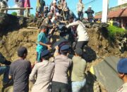 Dansat Brimob Polda Jabar Turun Langsung Bantu Warga di Lokasi Jembatan Putus Sukabumi