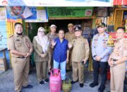 Wabup Mad Hasnurin Hadir Menjawab Keluhan Masyarakat Terhadap Kelangkaan Gas LPG.