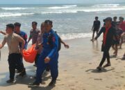 Polisi Evakuasi Penemuan Mayat Korban Laka Laut di Pantai Sayang Heulang