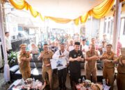 Program Cau Asak, Erwin: Warga Patungan, Empat Petugas Kebersihan Berangkat Umrah, Luar Biasa!