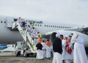 Terbang Menuju Jeddah, Kloter 12 Embarkasi Palembang Kenakan Ihram Dari Embarkasi