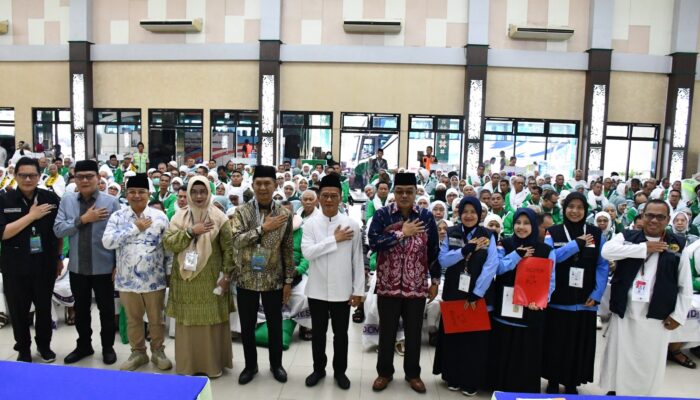 Lepas Keberangkatan Kloter 13, Kakanwil Ingatkan Jemaah Sumsel Manfaatkan Waktu Untuk Beribada