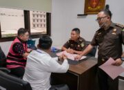Penyerahan Tersangka dan Barang Bukti (Tahap II) dalam Perkara Impor GulaTerhadap 9 Orang Tersangka