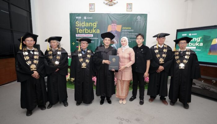 Erwin Raih Gelar Doktor, Siap Persembahkan Ilmu untuk Kota Bandung