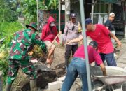 Jumat Bersih, Babinsa Pakunden Inisiasi Gotong Royong di Lingkungan Sukorejo
