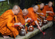 Rangkaian Waisak, Umat Buddha Jalani Ritual Umbul Jumprit