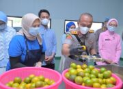 Kapolda Jabar dan Ketua Bhayangkari Daerah Jabar Tinjau Satuan Pelayanan Pemenuhan Gizi (SPPG) di Aspol Sukamiskin