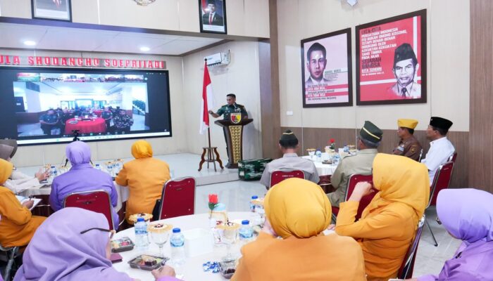 Zoom Meeting Virtual Nasional Eratkan Komunikasi Dan Silaturahmi Keluarga Besar TNI Blitar Raya