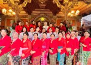 Melakukan Kunjungan Wisata Budaya Ketua IAD wilayah Bali Pada Kejaksaan Tinggi Bali Ke Puri Saren Agung Ubud