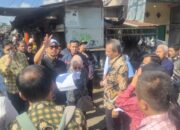 Suasana sidang lapangan pengecekan langsung objek perkara perlawanan permohonan eksekusi diatas lahan sekitar eks bioskop Cineplex Palembang 