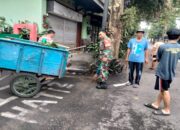 Babinsa Kepanjenlor Bersama Warga Gelar Kerja Bakti Jumat Bersih di Kampung Meduran