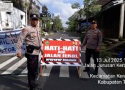 Kapolsek Kerambitan Pantau Jalan Jebol di Desa Tista