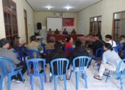 Selalu Hadir di Tengah Masyarakat, Bhabinkamtibmas Desa Pajahan Hadiri Rapat Persiapan HUT Desa