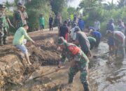 Jumat Bersih, Babinsa Birowo Bersama Warga Kerja Bakti Bersihkan Sungai Complang