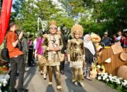 Wagub Erwan Setiawan Ikuti Kirab Merah Putih bersama Vespa Antik