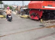 Warga Keluhkan Rawan Kecelakaan di Perlintasan Kereta Api Tanpa Palang Pintu