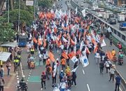 Ribuan pekerja dari berbagai daerah turun ke jalan membawa agenda yang mereka sebut sebagai “Penyelamat hak-hak buruh Indonesia”
