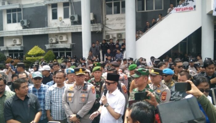 Bupati dan Wakil Bupati OKU Sepakati Aspirasi Mahasiswa dalam Aksi Damai