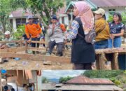Brimob Polda Lampung Terjunkan Personel Bantu Evakuasi Warga Terdampak Banjir di Lampung Barat