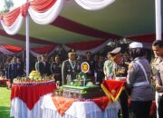 Sinergitas TNI-Polri, Kapolda Jabar Beri Kue Ulang Tahun di HUT Ke-80 TNI