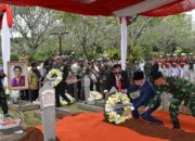 Mas Wapres Gibran Pimpin Upacara Pemakaman Ibu Karlinah Umar Wirahadikusumah di TMP Kalibata