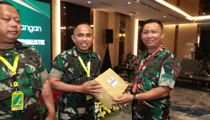 Personel Penerangan Korem 063/Sunan Gunung Jati, Serma Sacred dan Serda Fajar, meraih Prestasi dalam Pelatihan Fungsi Penerangan TNI AD