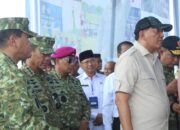 PANGKORMAR DAMPINGI KASAL PANEN KETAHANAN PANGAN TNI AL 2025 DI LAMPUNG
