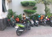 Duduk Bersama & Ngobrol Santai, Ini Cara Babinsa Kemlayan Dekat Dengan Petugas Kebersihan