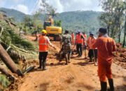 Respons Cepat TNI-Polri dan PUPR Tangani Longsor Akibat Hujan Deras di Trenggalek