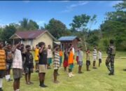 Satgas Pamtas RI-PNG Pos Yembun Ajarkan PBB (Peraturan Baris Berbaris) di SD Inpres 28 Metnayam
