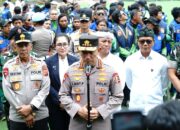 Sinergi Polri dan Ojol, Kapolri Pimpin Apel “Sauyunan Jaga Lembur” di Bandung