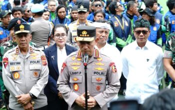 Sinergi Polri dan Ojol, Kapolri Pimpin Apel “Sauyunan Jaga Lembur” di Bandung