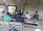 Babinsa Silaturahmi dan Komsos Sambil Ngopi dengan Warga 