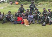 Pos Okpol Satgas Yonif 751/VJS Anjangsana ke Kampung Polsam: Eratkan Silaturahmi, Serap Aspirasi, dan Teguhkan Rasa Aman Warga