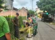 Ciptakan Lingkungan Yang Bersih, Babinsa Kemlayan Bersama Saberling Kerja Bakti