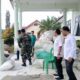 Babinsa dan Pemdes di Babahrot Bantu Kumpulkan Bantuan Untuk Korban Banjir Dan Longsor Aceh