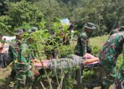 Satgas Gulbencal Kesdam I/Bukit Barisan Bersama Yonif 125/SMB Mengevakuasi Pasien Lewat Udara Gunakan Helikopter di Tapanuli Tengah