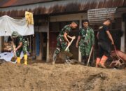 Satuan tugas gulbencal Kodam l/BB Laksanakan Pembersihan Rumah di Desa Garoga
