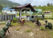 Pos Bulangkop Satgas Yonif 751/VJS Bersama Warga Gelar Karya Bakti Pembersihan Gereja Sambut Natal 25 Desember 2025