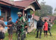 Tim Kesehatan Pos Kotis Satgas Yonif 751/VJS Gelar Patroli Kesehatan ke Kampung Aldom: Tempuh 2 Jam Jalan Kaki Layani Pengobatan Warga