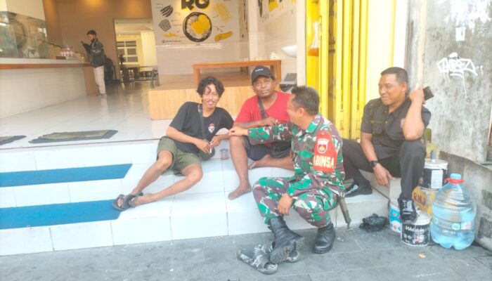 Dengan Bincang Santai, Babinsa Kemlayan Sambangi Warga Binaan.