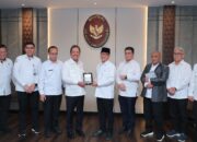 TEMUI MENTERI KKP, MENDES YANDRI SIAP KOLABORASI SUKSESKAN KAMPUNG NELAYAN MERAH PUTIH DAN DESA TEMA