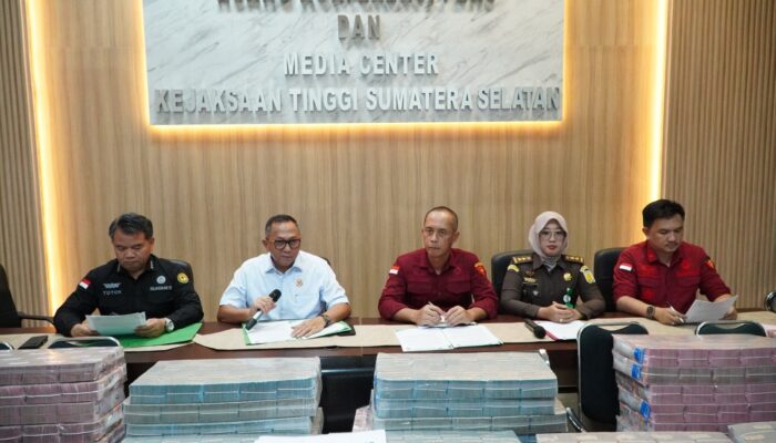 PERKEMBANGAN PENYIDIKAN PERKARA DUGAAN TINDAK PIDANA KORUPSI DALAM PEMBERIAN KREDIT USAHA RAKYAT (KUR) MIKRO PADA BANK PEMERINTAH KANTOR CABANG PEMBANTU SEMENDO KABUPATEN MUARA ENIM