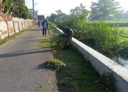 Ciptakan Lingkungan Bersih, Babinsa Bersama Masyarakat Laksanakan Karya Bhakti