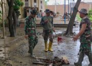 Lumpuh Akibat Banjir, Personel Gabungan TNI-Polri Bangkitkan Kembali Dayah Samsul Duha Dewantara