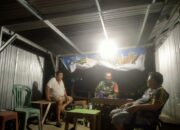 Babinsa Koramil 430-02/Sungsang Kodim 0430 Banyuasin Melaksanakan Siskamling di Desa Binaan