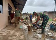 Bahu-Membahu, Personel Koramil 18/Bkb Bersihkan Lumpur Pekat di Sekolah Daya Takwanul Mumtazi