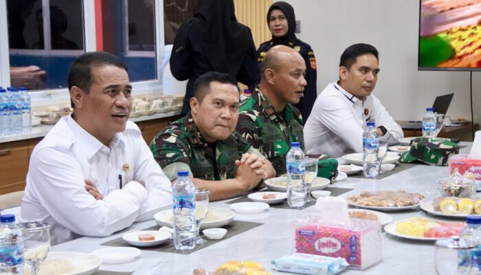 Pangdam XIX/Tuanku Tambusai Dampingi Mentan RI Tinjau 1.000 Ton Beras Selundupan di Karimun