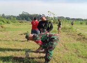 Peduli Lingkungan Sertu M. Ayub Bersama Warga Tlumpu Laksanakan Penghijauan Tanam Pohon Akasia