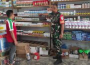 Pastikan Musim Tanam Lancar, Babinsa Koramil 17/Spk Cek Ketersediaan Pupuk di Simpang Keuramat
